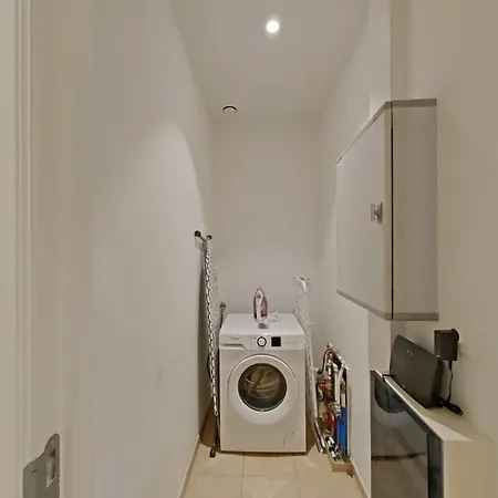 Quiet & Stylish 3-bedroom Flat In Heart Of Ixelles *