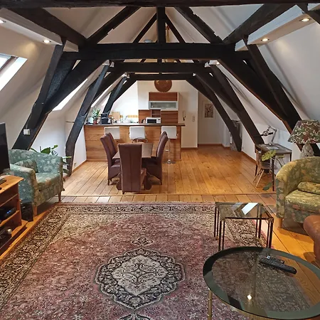 Quiet Duplex Of 120 Sqm In Historical Center 아파트 브뤼셀