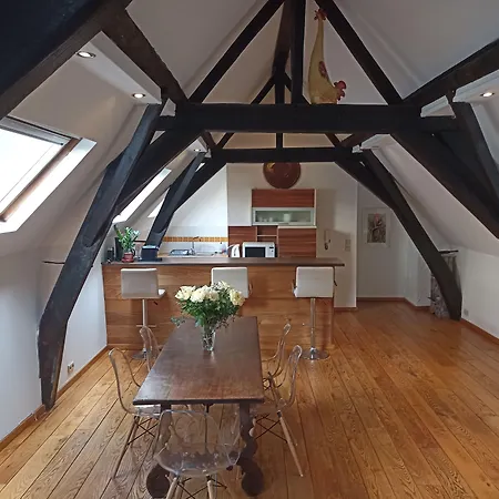 Quiet Duplex Of 120 Sqm In Historical Center 아파트 *