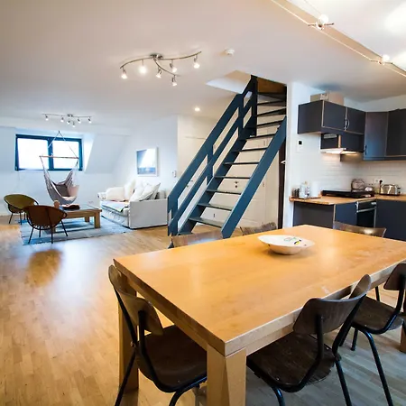 Charming Near Avenue Louise Appartement