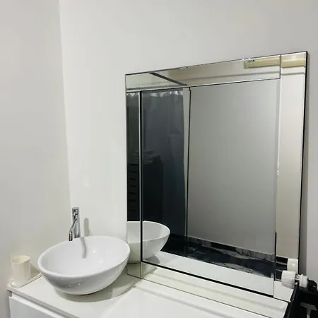 Appartamento Charming 1 Bedroom With Terrace