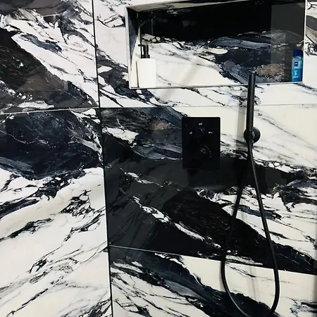 Charming 1 Bedroom With Terrace Bruxelles