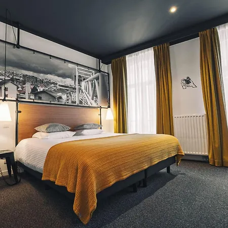 Zoom מלון בריסל