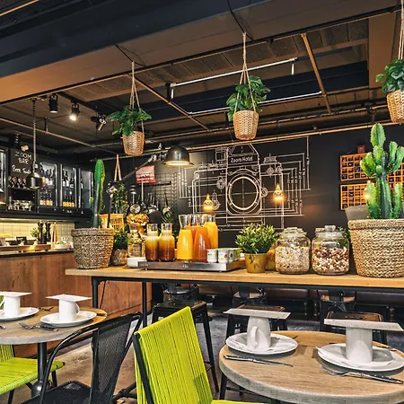 Zoom מלון בריסל