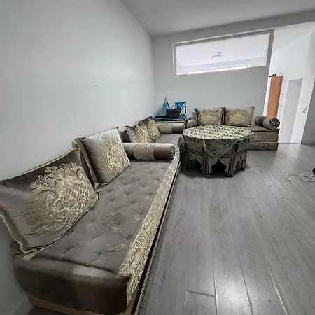 Deux Pres De Atomium