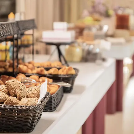 Novotel Off Grand Place Hotel 4*