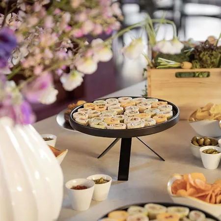 Novotel Off Grand Place Hotel 4*