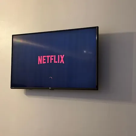 Daire Stylish, Modern & Spacious In *