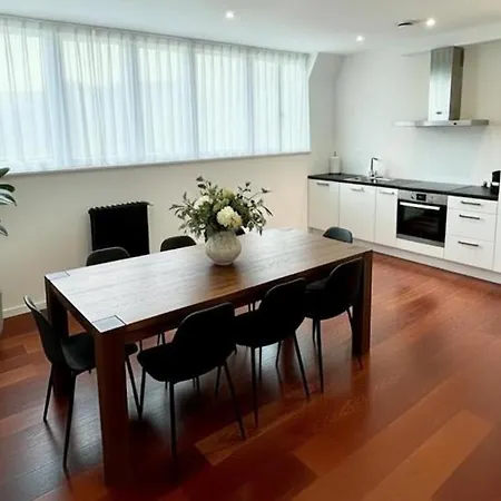 At Universite Libre De Bruxelles