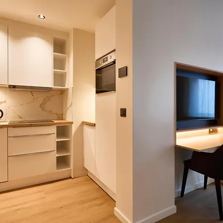 Georges Henri * بروكسل