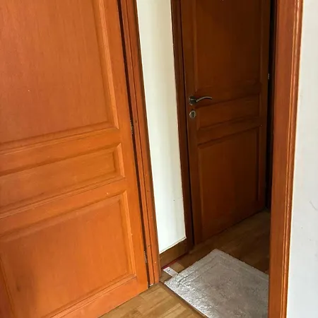 Et Dans Un Immeuble * Брюссель