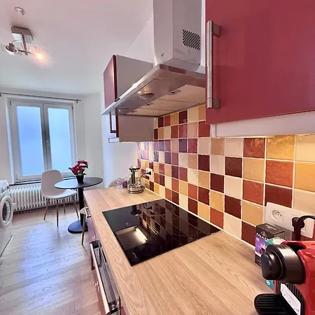 Schuman Square Homestay szállás *