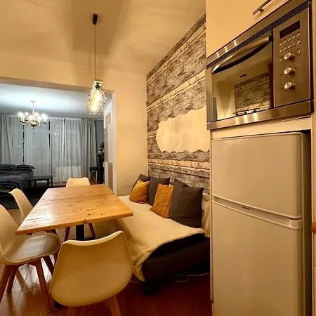 The Cozy Louise Nest شقة *