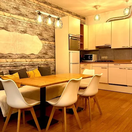 شقة The Cozy Louise Nest