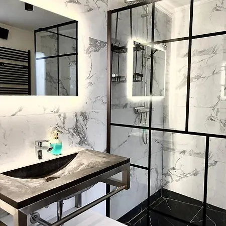 Elegant - Next From Grand Place, Netflix & Comfort