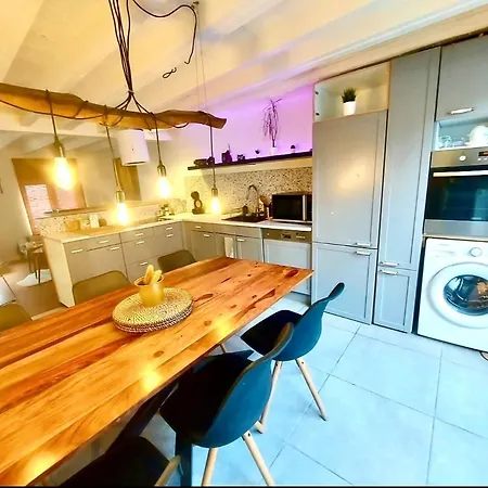 Beautiful Duplex In The Center Of *