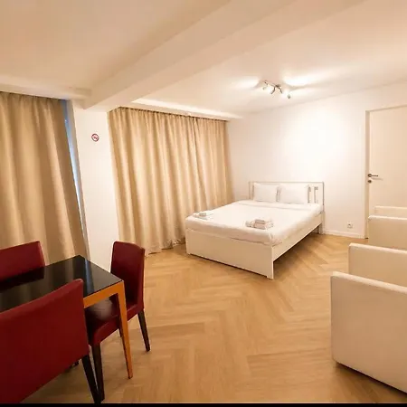 Centerstay *