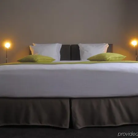 9hotel Chelton Hotel 3*