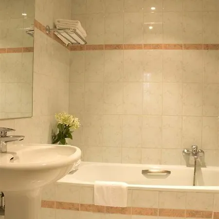 Отель Residence-hotel Le Quinze Grand Place