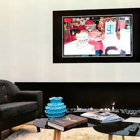 Charles Home - Grand Place Aparthotel 4*