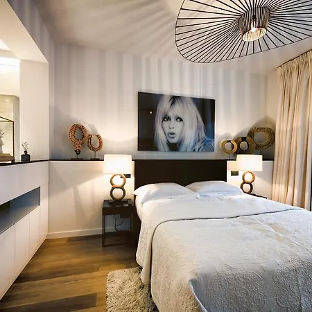 Charles Home - Grand Place Aparthotel