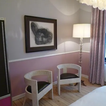 Bed & Breakfast Nowhere Else