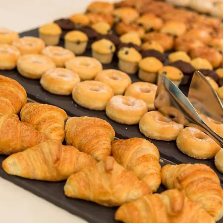 מלון Nh Carrefour De L'europe 4*