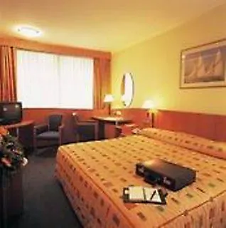 Nh Louise Hotel