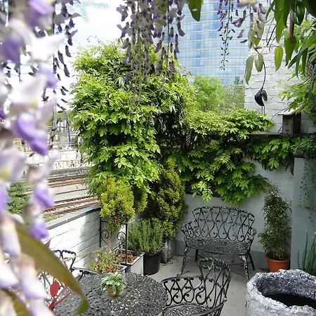 D&f Suites Bed & Breakfast