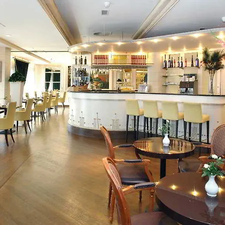 Le Chatelain Hotel