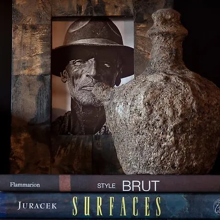 Art Brut Διαμέρισμα *