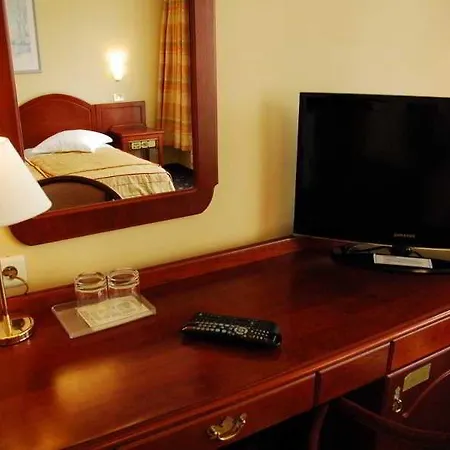 9hotel Chelton Hotel 3*