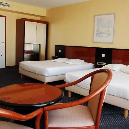 9hotel Chelton Hotel 3*