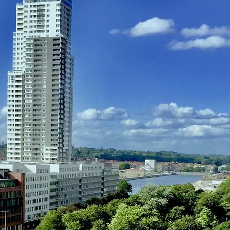 Heliport Iv Apartment *