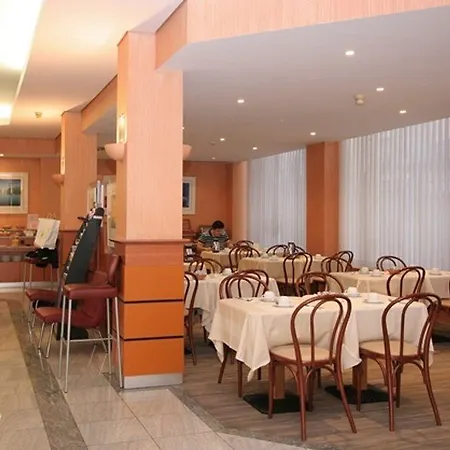 Aris Grand Place Hotel 3*