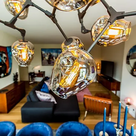 3 Bedrooms Penthouse/ Terrace Louise Apartment