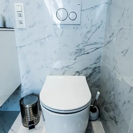 3 Bedrooms Penthouse/ Terrace Louise *