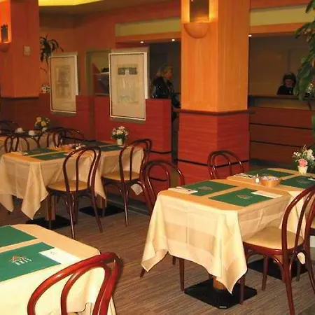 Aris Grand Place Hotel 3*