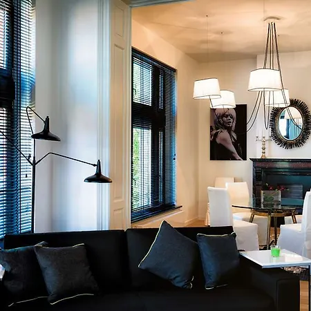 Charles Palmerston, * Брюссель