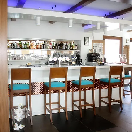 Alojamento de Acomodação e Pequeno-almoço Fly Lounge