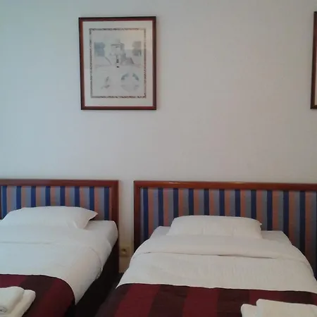 Holidays Midi Albergue *