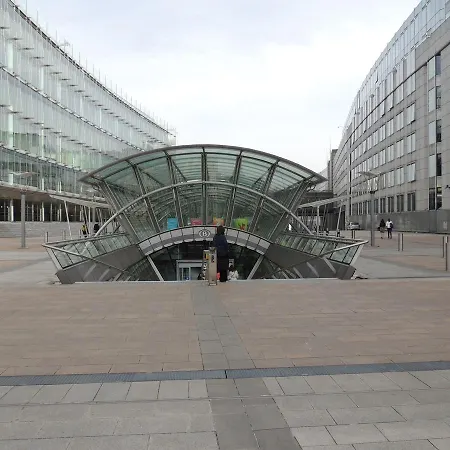 Eu Parliament's - Business Suites 2p