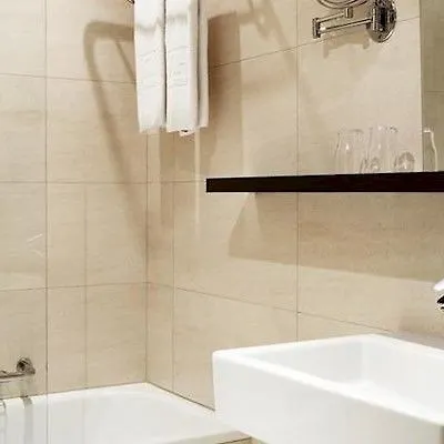 Отель Nh Grand Place Arenberg 4*