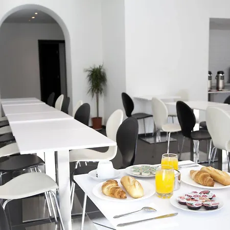 Hotel Barry 2*