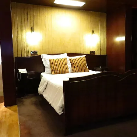 Esperance Hotel 3*