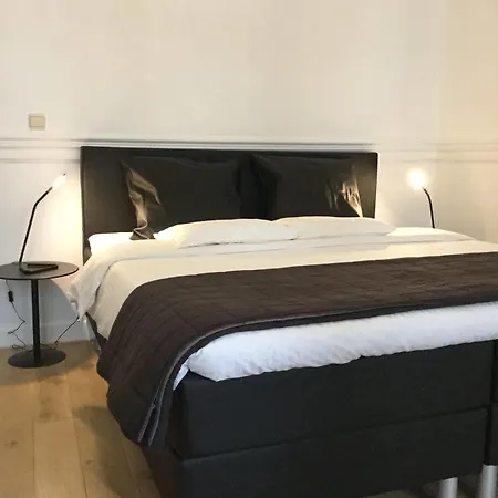 Downtown Bxl 3* بروكسل