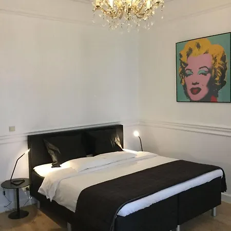 فندق مبيت وإفطار Downtown Bxl 3*