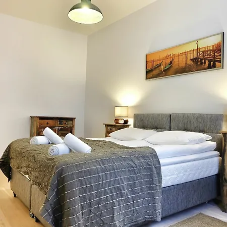 La Monnaie Apartment *