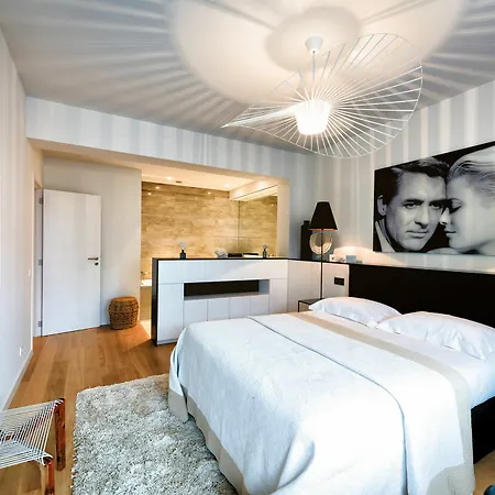 Aparthotel Charles Home - Grand Place Aparthotel 4*