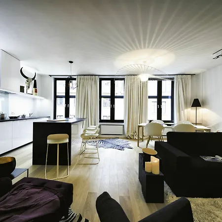 Charles Home - Grand Place Aparthotel
